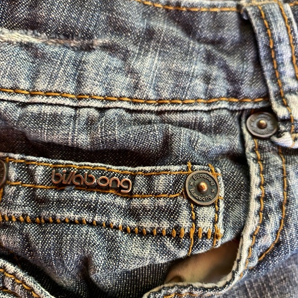 Women’s Billabong jean shorts. Size 5. Very short!!! - Picture 3 of 4